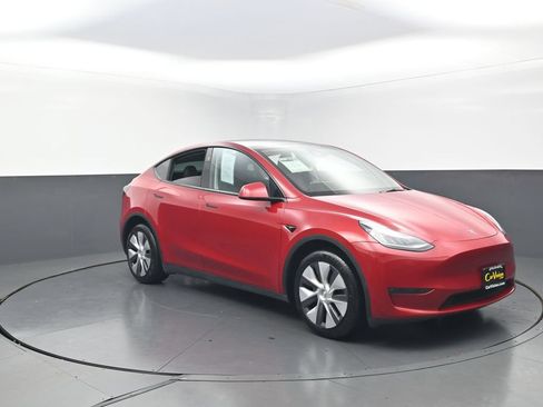 Used 2023 Tesla Model Y Long Range AWD/4WD image 2