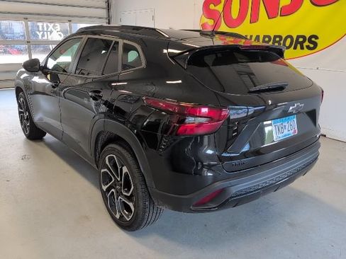 Used 2025 Chevrolet Trax RS w/ Sunroof Package FWD image 3