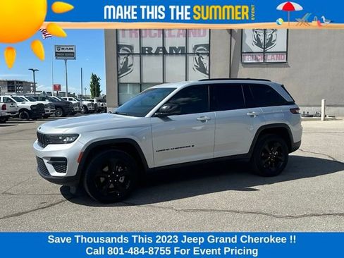 Certified 2023 Jeep Grand Cherokee Altitude AWD/4WD image 1