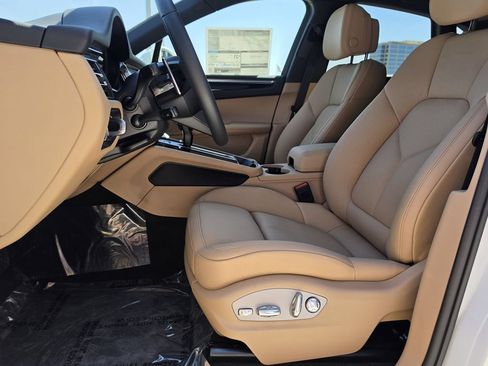 New 2026 Porsche Macan AWD/4WD image 16