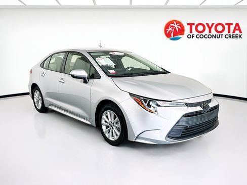 Used 2023 Toyota Corolla LE w/ LE Convenience Package FWD image 1
