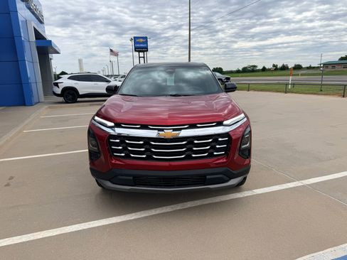 New 2026 Chevrolet Equinox LT w/ Convenience Package II FWD image 3