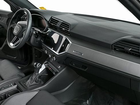 Certified 2025 Audi Q3 2.0T Premium image 23