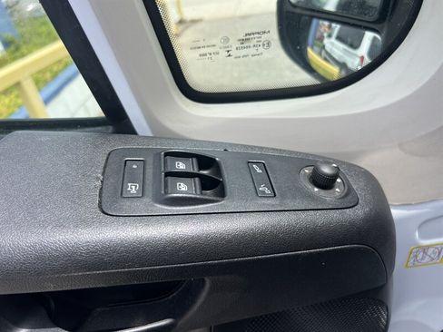 Used 2021 RAM ProMaster 2500 w/ Convenience Group FWD image 16