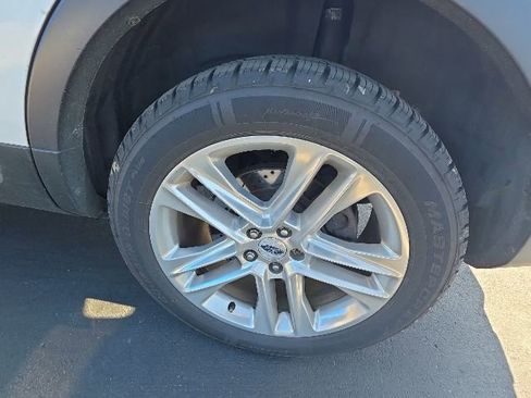 Used 2017 Ford Explorer XLT w/ XLT Technology Feature Bundle AWD/4WD image 5