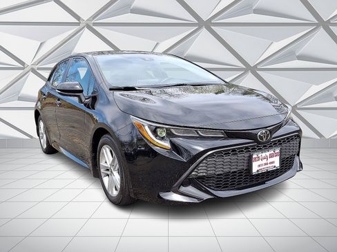 Used 2022 Toyota Corolla Hatchback image 2