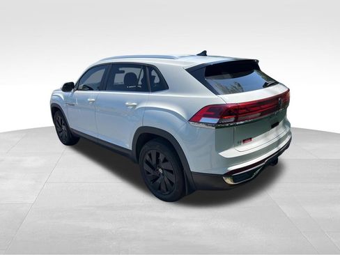 Used 2024 Volkswagen Atlas Cross Sport SE FWD image 5