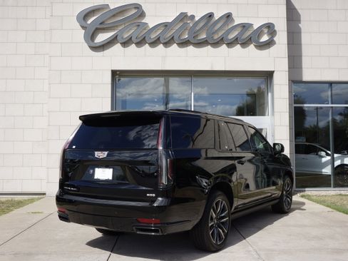 Used 2024 Cadillac Escalade ESV Sport Platinum w/ LPO, Floor Liner Package image 4