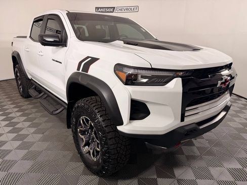 Used 2025 Chevrolet Colorado ZR2 w/ Technology Package AWD/4WD image 8