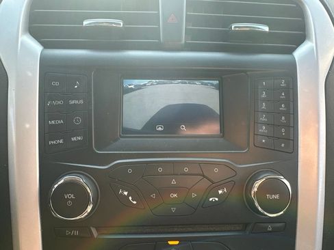 Used 2015 Ford Fusion SE FWD image 8