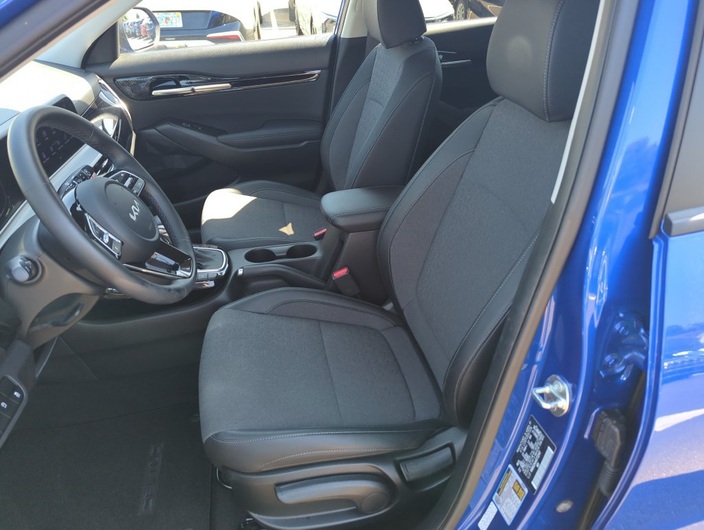 Used 2025 Kia Seltos S FWD image 12