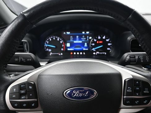 Used 2022 Ford Explorer XLT w/ Equipment Group 202A AWD/4WD image 15