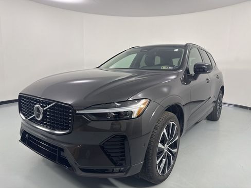 Used 2024 Volvo XC60 B5 Plus w/ Climate Package AWD/4WD image 3