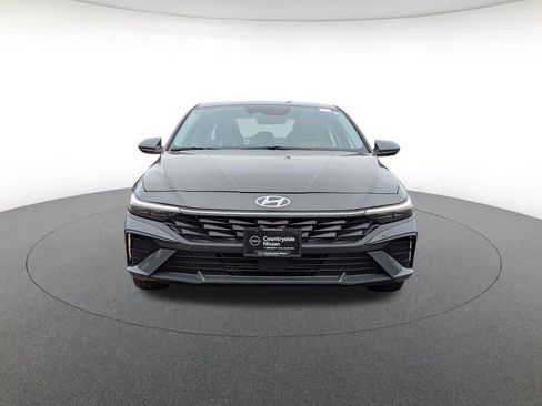 Used 2025 Hyundai Elantra SEL image 2