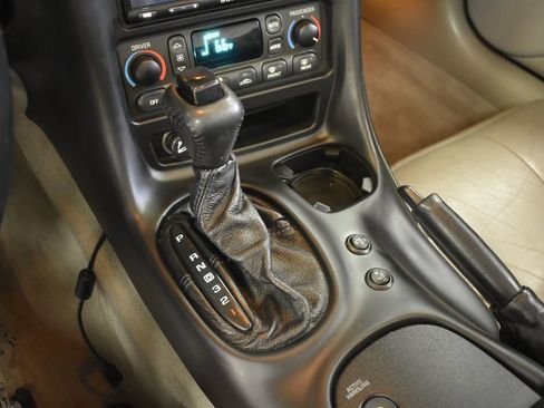 Used 2000 Chevrolet Corvette w/ Memory Pkg image 22