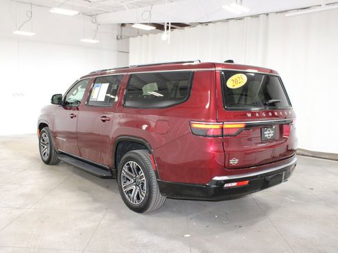 Used 2025 Jeep Wagoneer L Series II w/ 8-pass Seating Package image 7