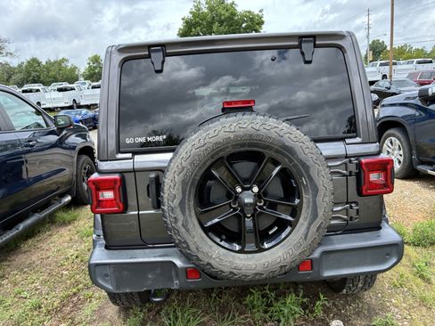 Used 2021 Jeep Wrangler Unlimited Sahara AWD/4WD image 7