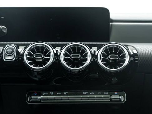 Used 2025 Mercedes-Benz CLA 250 image 19