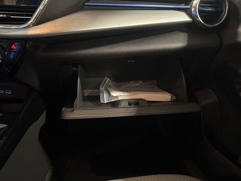 Used 2025 Chevrolet Trax LT w/ LT Convenience Package image 28