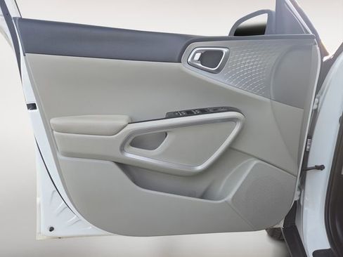 Used 2025 Kia Soul LX w/ Option Group 015 image 16