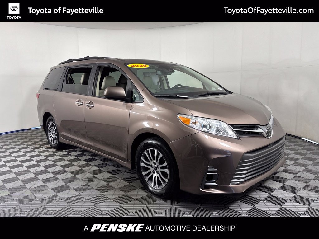 Used 2020 Toyota Sienna XLE w/ XLE Navigation Package FWD image 11