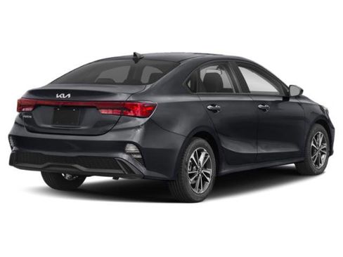 Certified 2022 Kia Forte LXS image 2