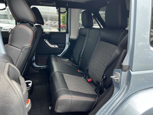 Used 2012 Jeep Wrangler Unlimited Sahara AWD/4WD image 26