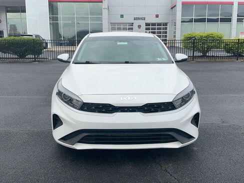 Used 2023 Kia Forte LXS w/ LXS Technology Package FWD image 2