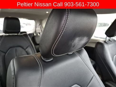 Used 2024 Chrysler Pacifica Limited FWD image 14