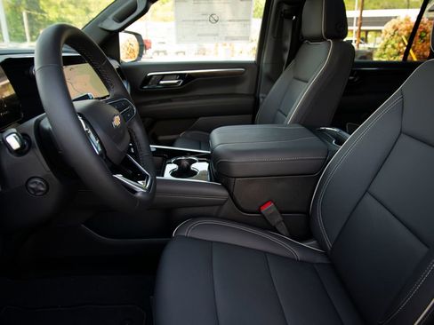 New 2026 Chevrolet Suburban Premier w/ Sun And Tow Package AWD/4WD image 11