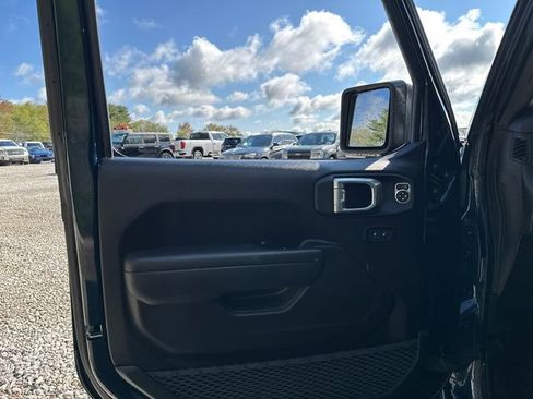 Used 2025 Jeep Wrangler Sport AWD/4WD image 15