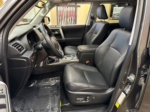 Used 2023 Toyota 4Runner Limited image 5