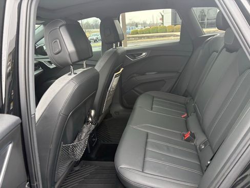 Used 2024 Audi Q4 e-tron Premium Plus image 10