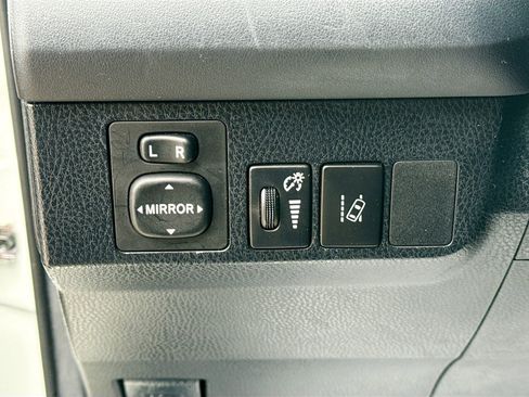 Used 2017 Toyota RAV4 LE image 10