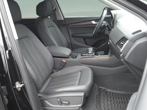 Used 2023 Audi Q5 2.0T Premium w/ Convenience Package image 19