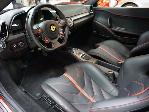 Used 2013 Ferrari 458 Italia Coupe image 2