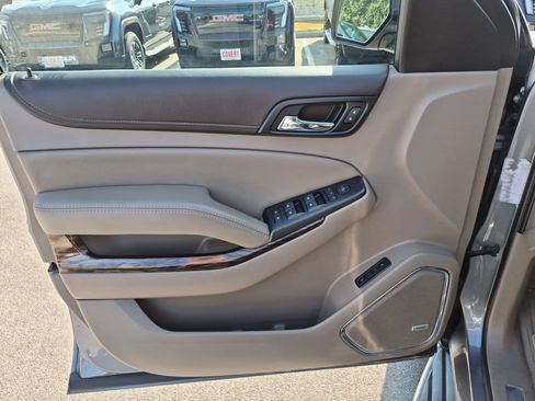 Used 2019 GMC Yukon XL SLT w/ Open Road Package RWD image 21