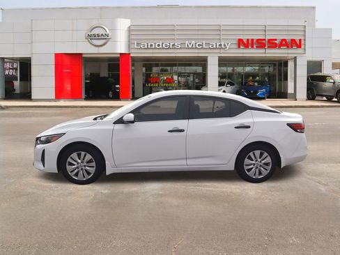 Used 2025 Nissan Sentra S image 6