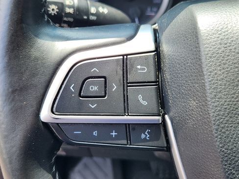 Used 2023 Toyota Highlander XLE AWD/4WD image 25