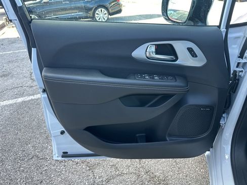 New 2026 Chrysler Pacifica Limited image 62