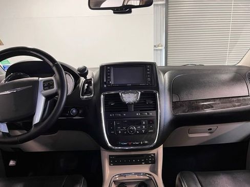 Used 2012 Chrysler Town & Country Limited w/ Luxury Group FWD image 18