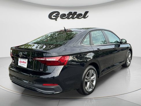 Used 2024 Volkswagen Jetta SE FWD image 5