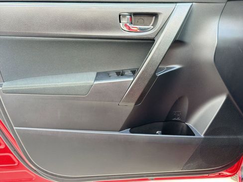Used 2017 Toyota Corolla LE w/ Carpet Mat Package (TMS) FWD image 13