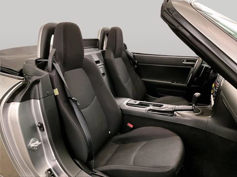 Used 2010 MAZDA MX-5 Miata Touring RWD image 8