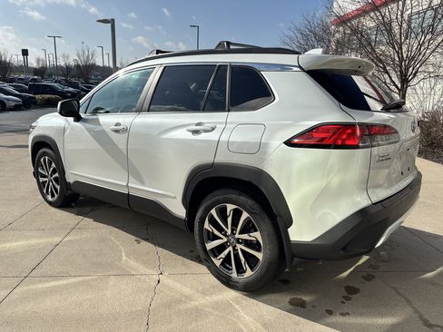 Used 2023 Toyota Corolla Cross XLE w/ Convenience Package image 7