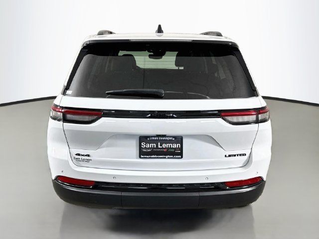 Used 2023 Jeep Grand Cherokee Limited w/ Black Appearance Package AWD/4WD image 6