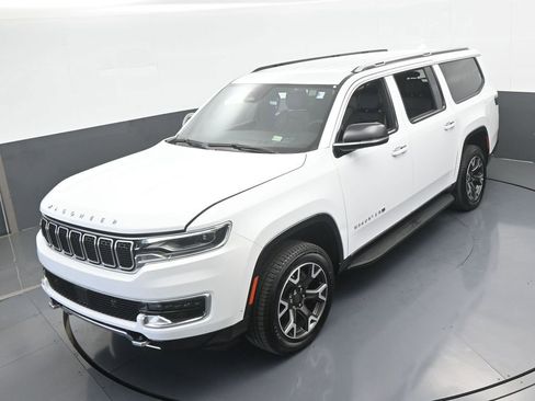 Used 2023 Jeep Wagoneer L Series III w/ Preferred Equipment Group image 51