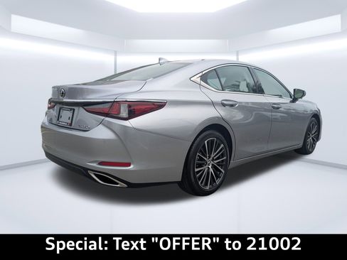 Used 2025 Lexus ES 350 w/ Premium Package image 3