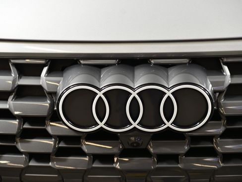 Used 2025 Audi Q5 Premium w/ Convenience Package AWD/4WD image 14