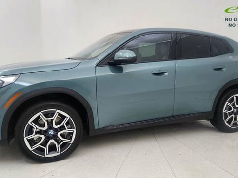 Used 2025 BMW X2 xDrive28i w/ Premium Package AWD/4WD image 3